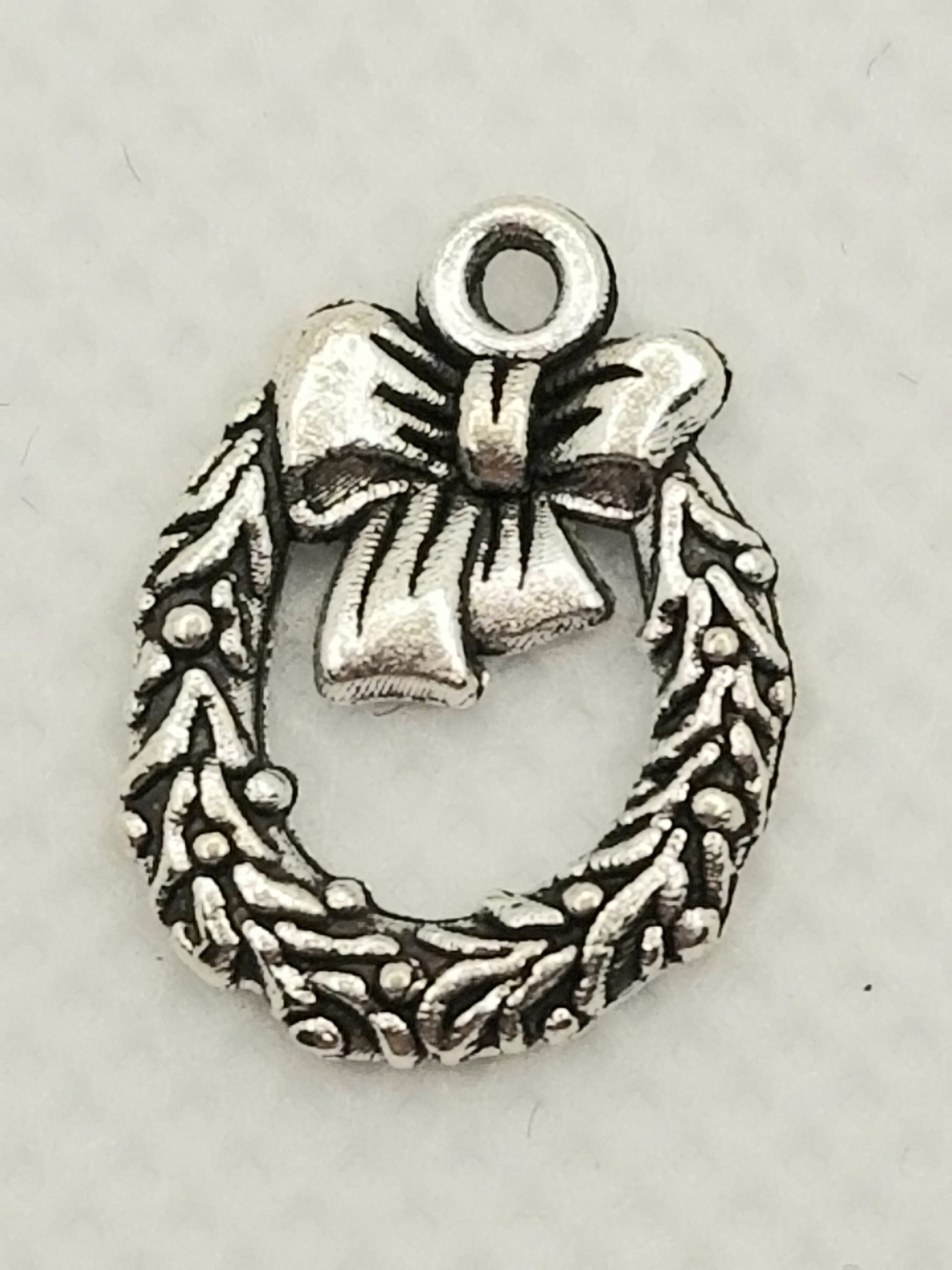 Silver tone Christmas Wreath w/bow Dangle